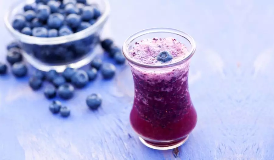 This non-alcoholic drink is a perfect blend of sweet blueberries, fragrant rosemary, and tangy lemon juice. The addition of LMNT Raspberry Salt provides a healthy mix of electrolytes and minerals to keep you hydrated and feeling great.